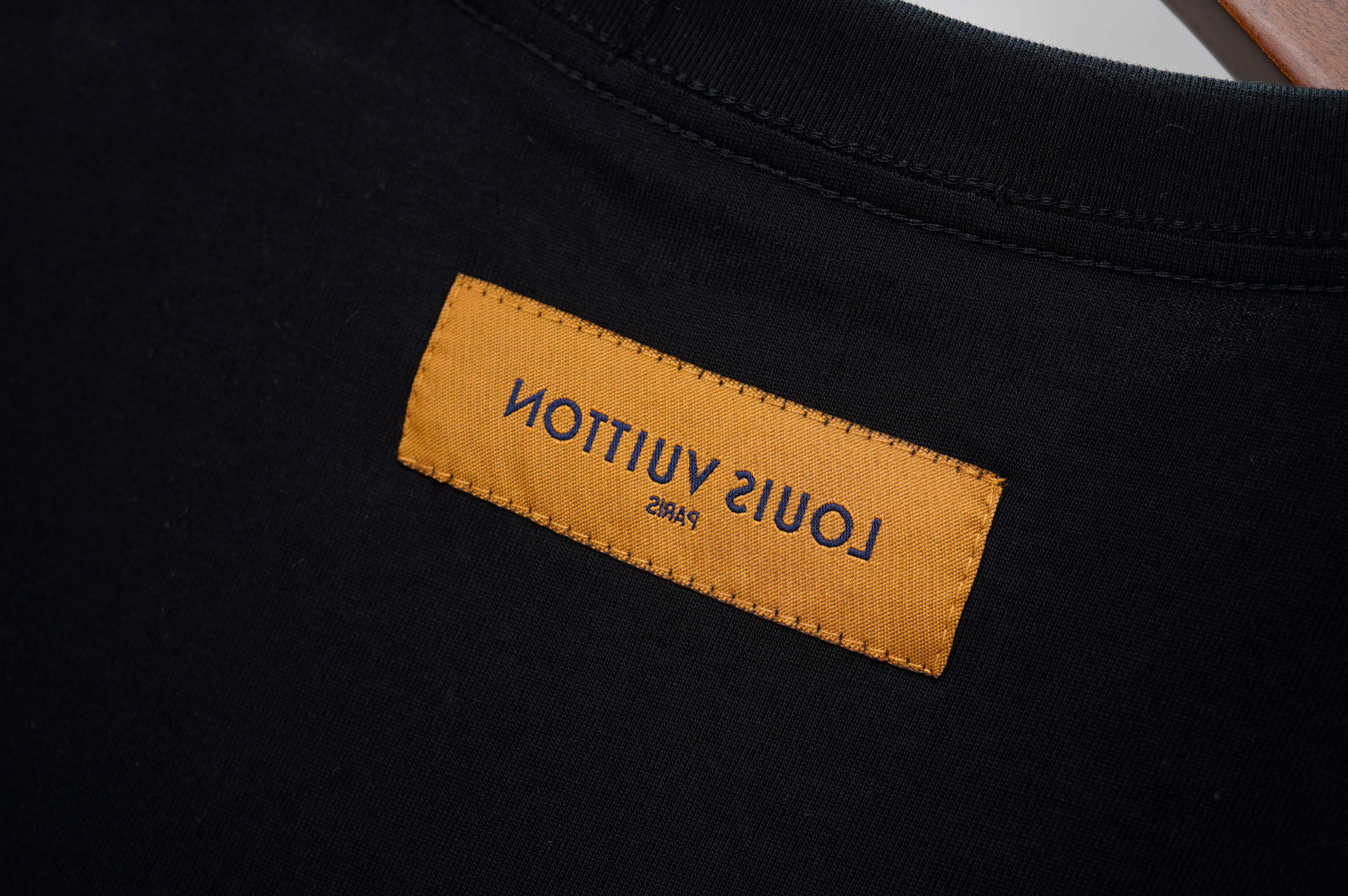 LV clothing-153