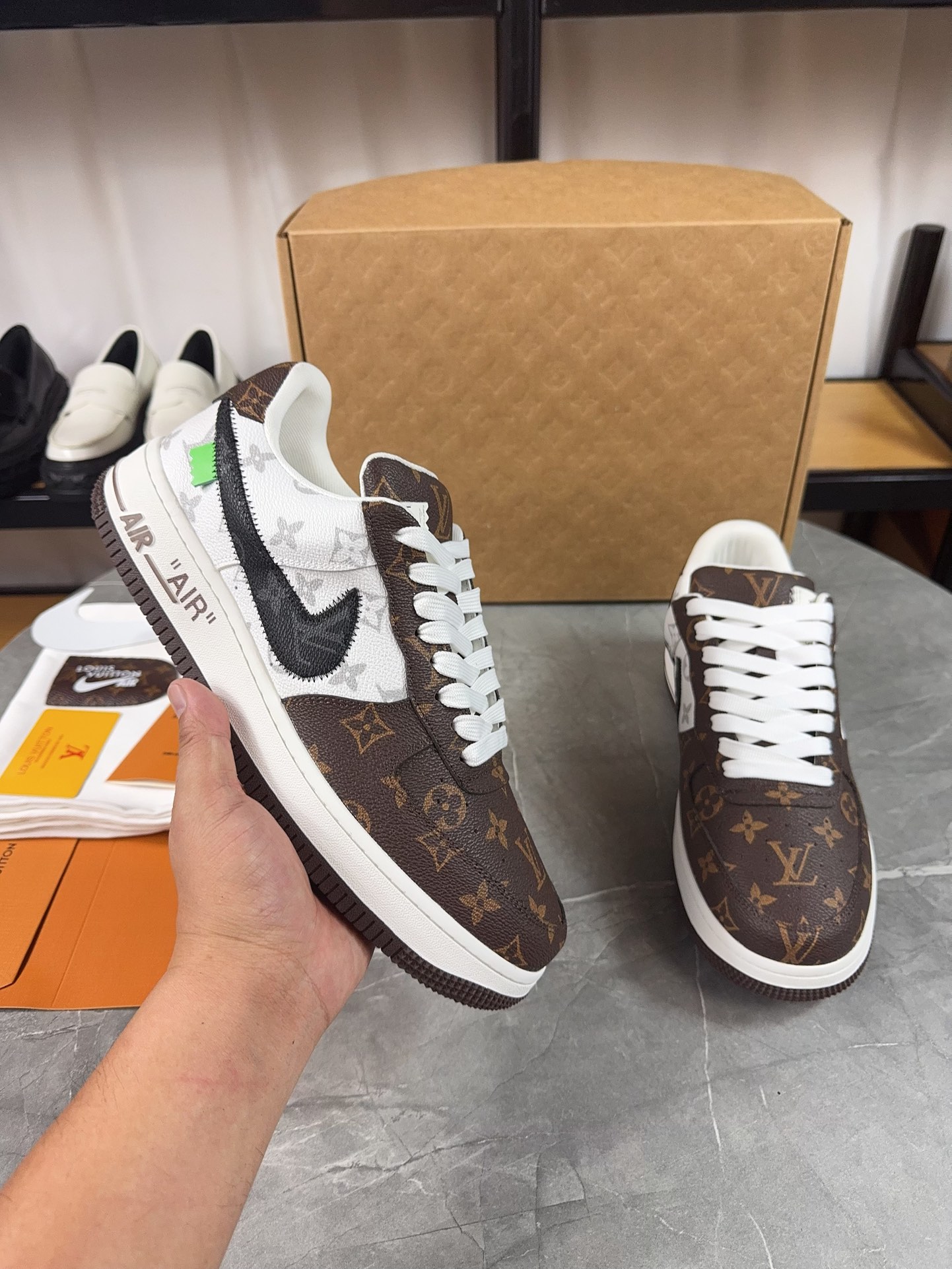 Lv Sneakers-246