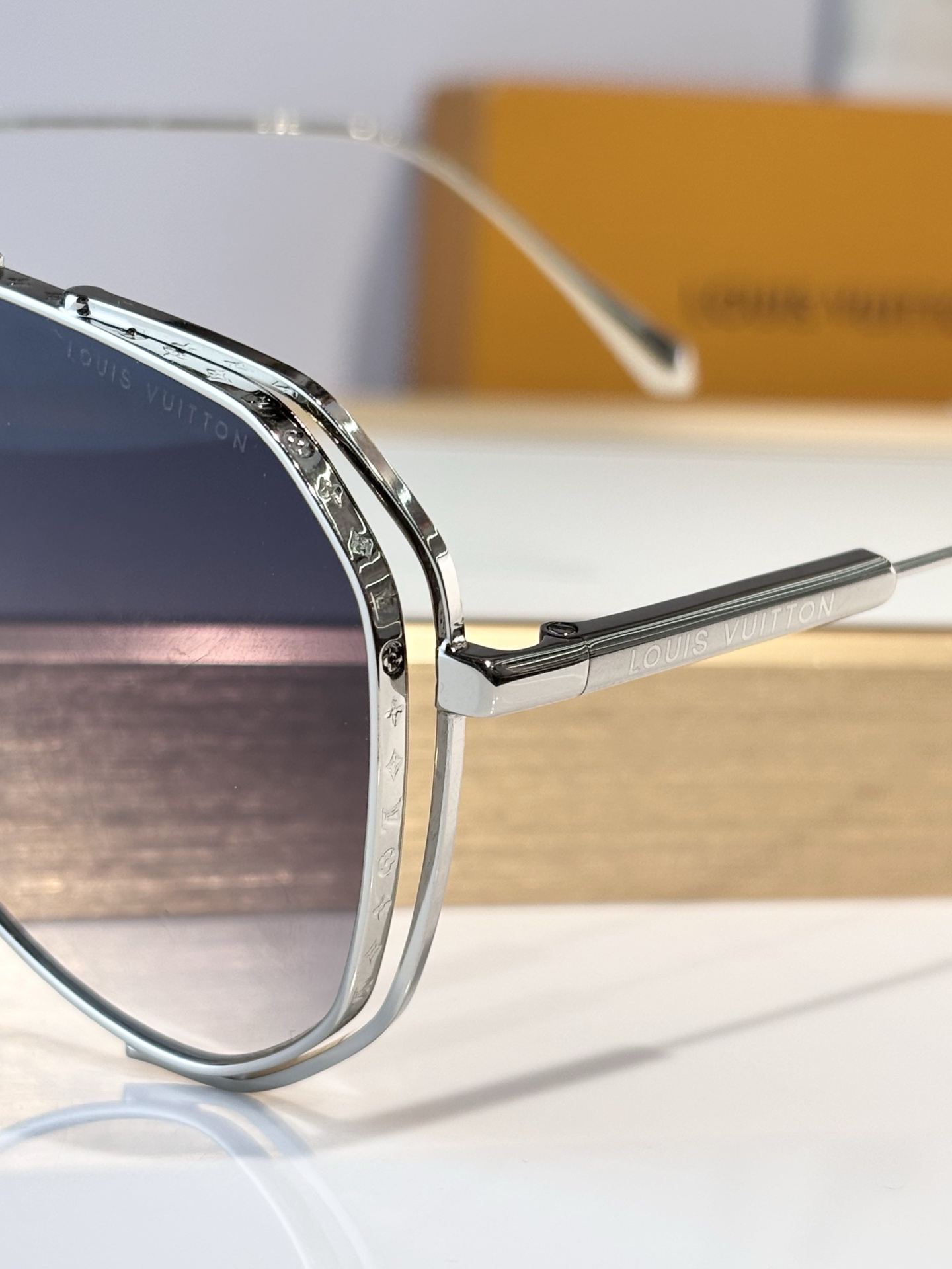 LV glasses-50