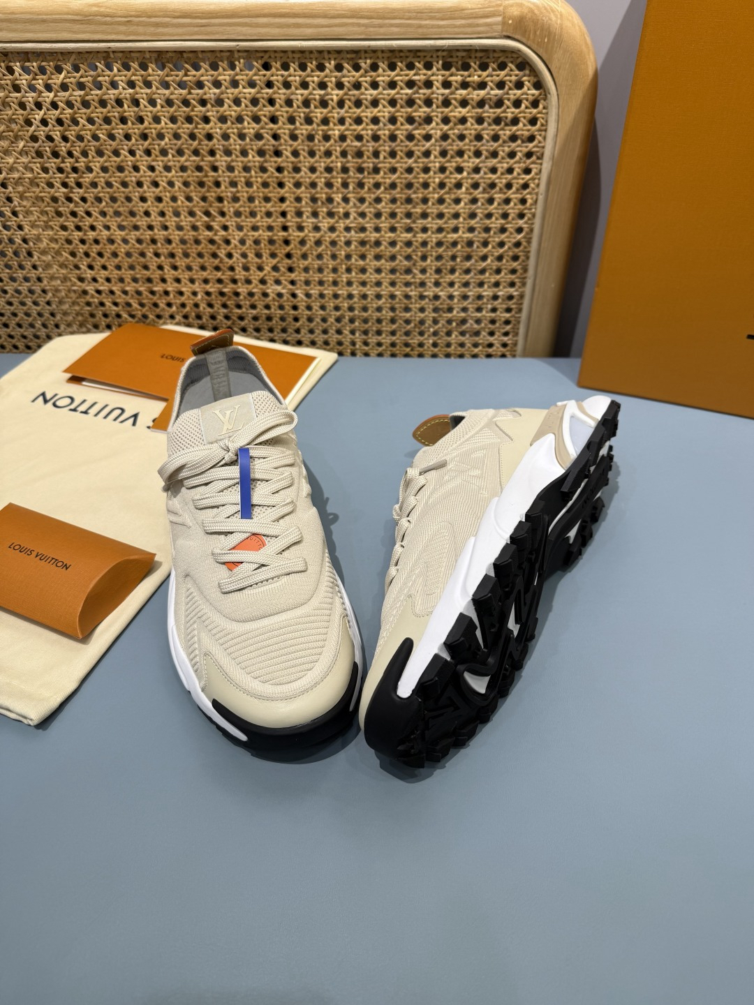 Lv Sneakers-188