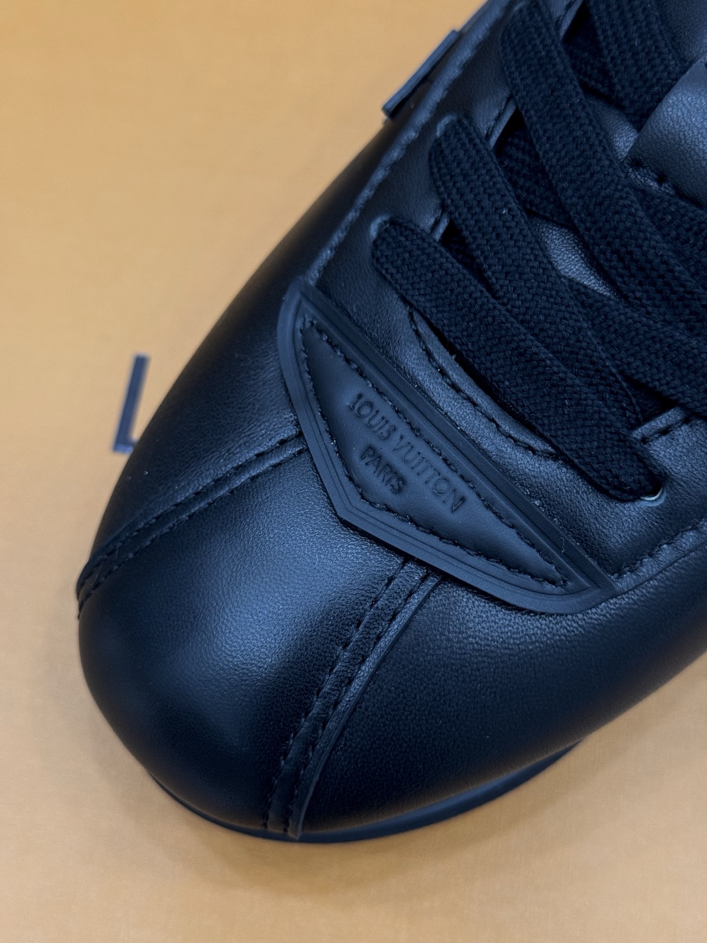 Lv Sneakers-221
