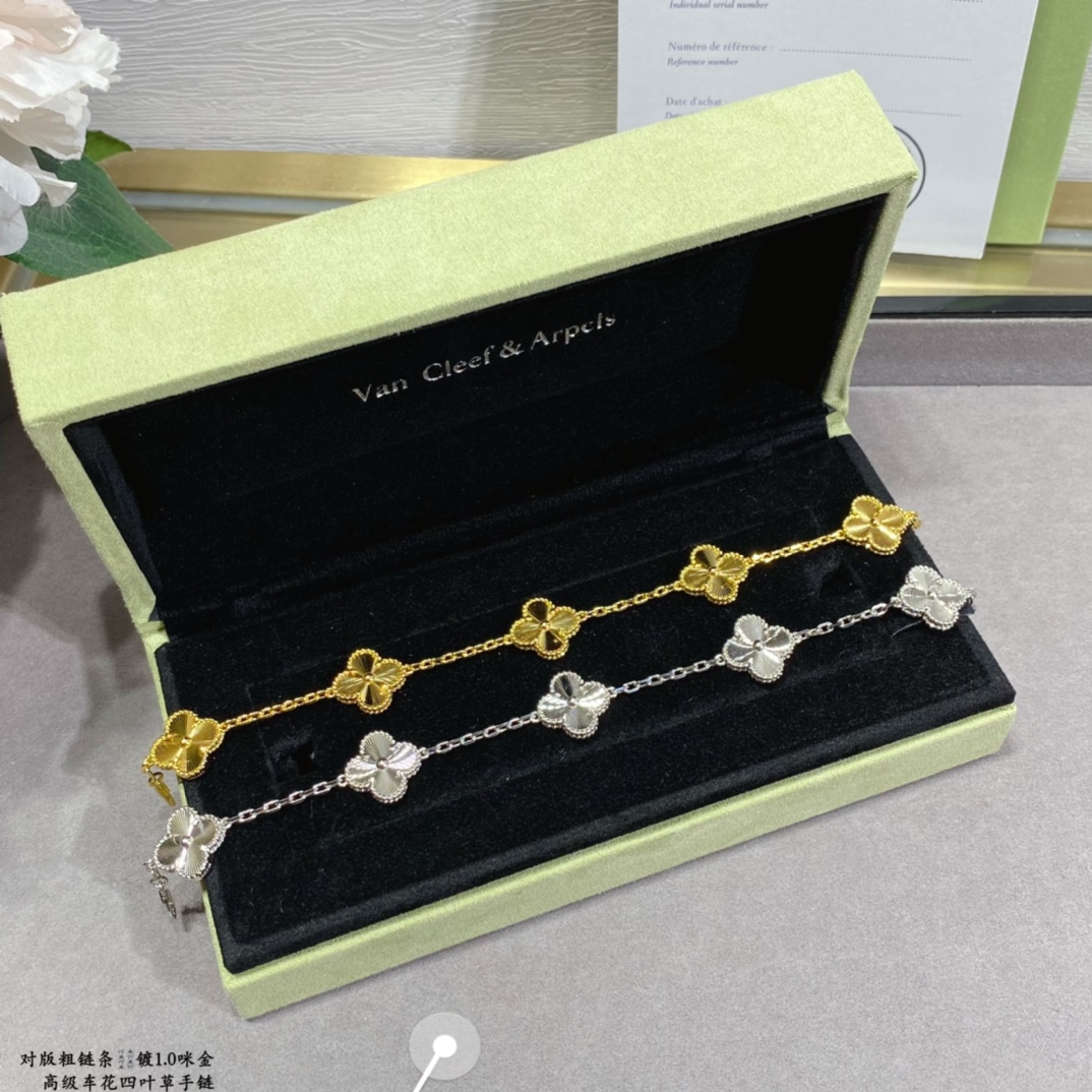 Van Cleef & Arpels Bracelet-123