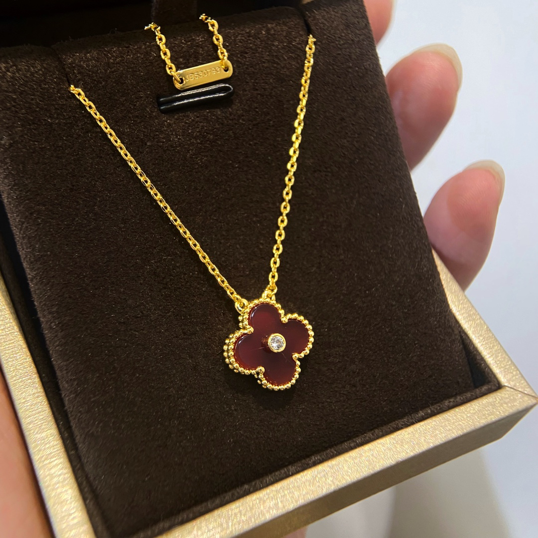 Van Cleef & Arpels necklace-140