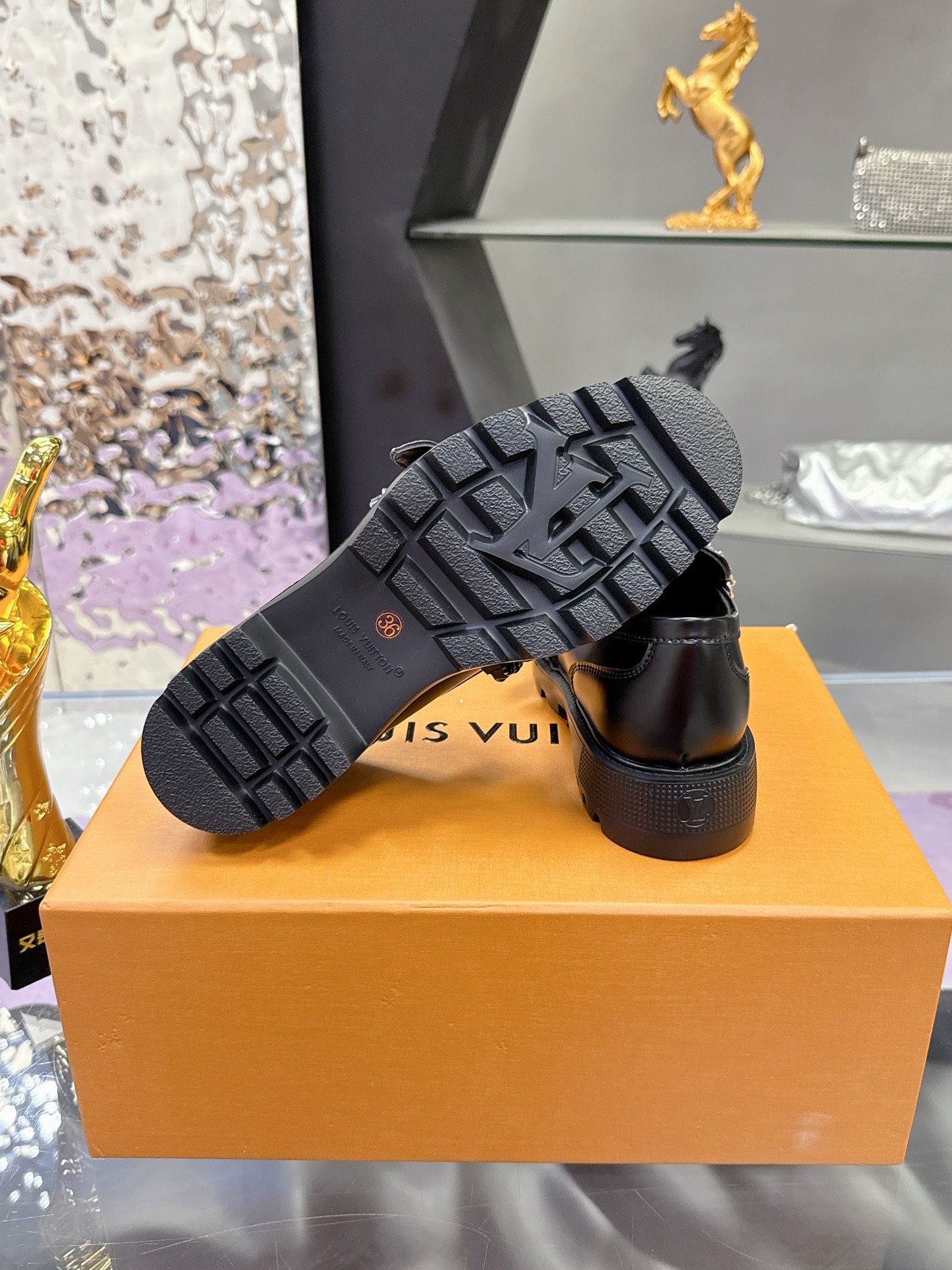 LV women's leather shoes-41