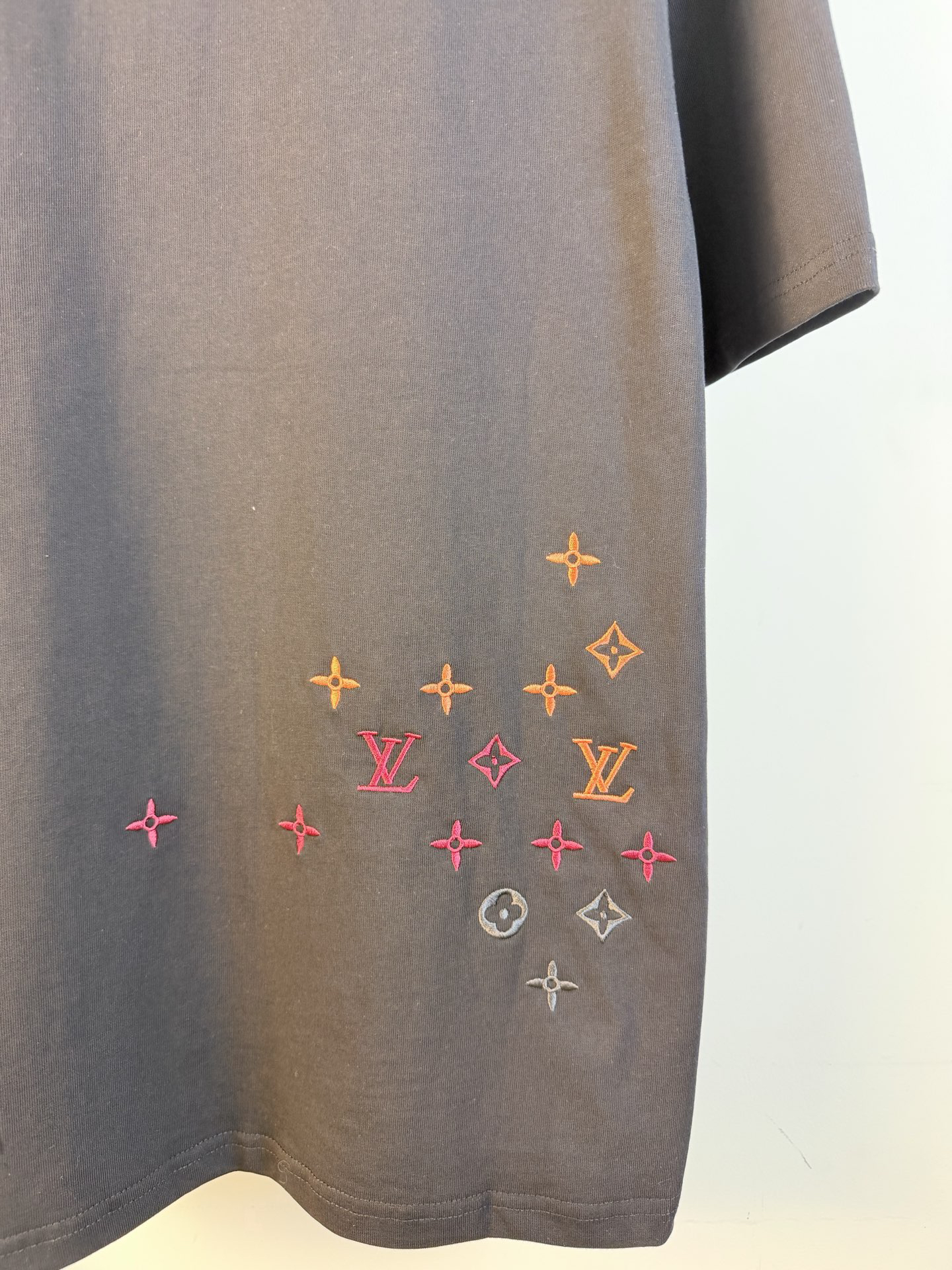 LV clothing-31