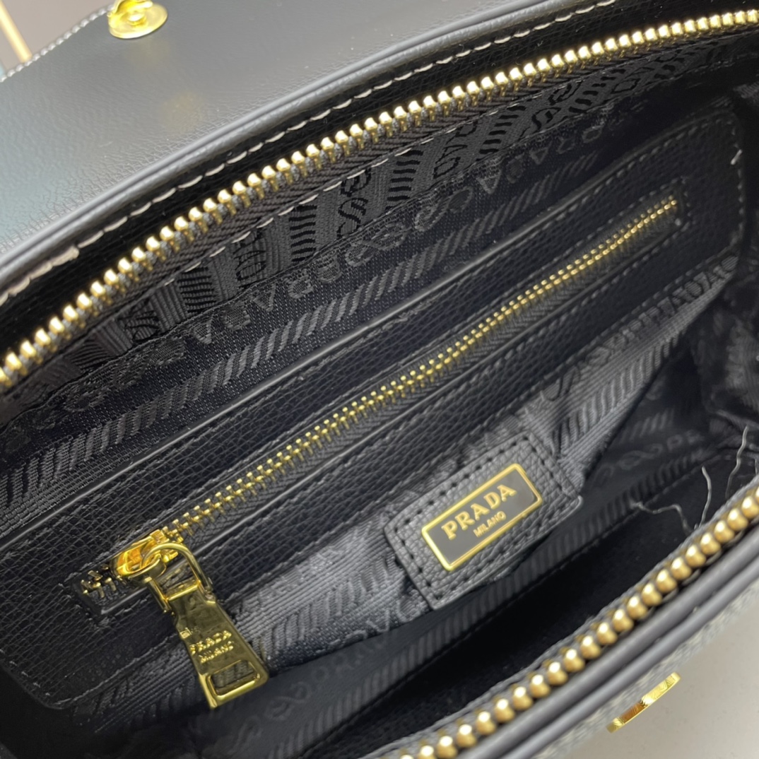 Prada bag-131