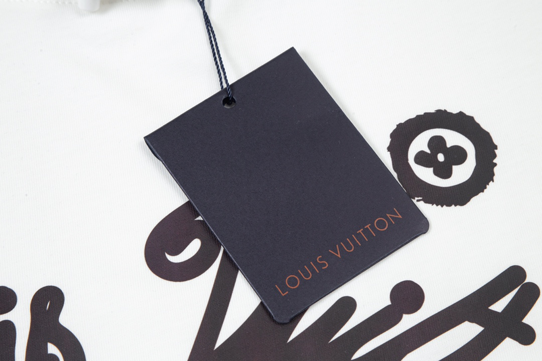 LV clothing-133
