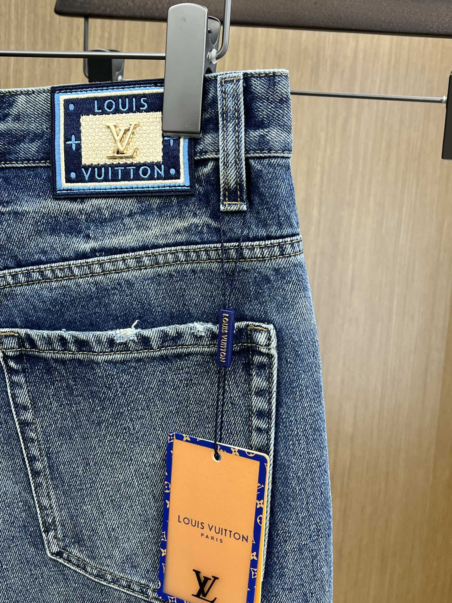 LV clothing-23