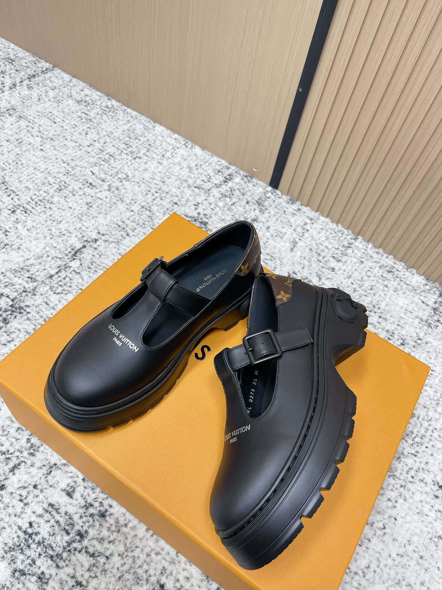 LV women's leather shoes-2