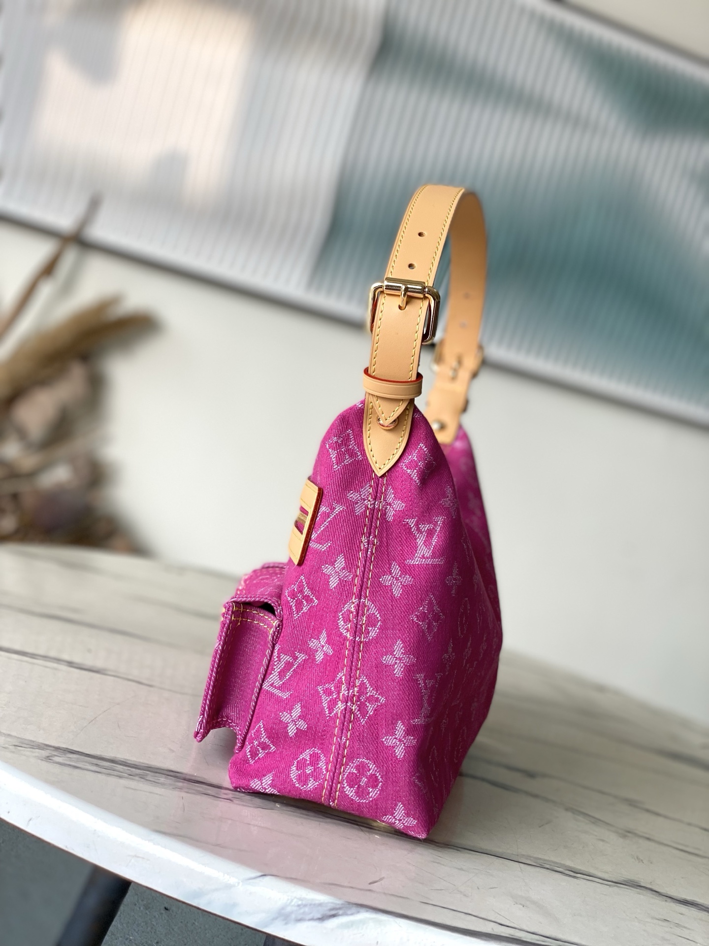Louis Vuitton Hot New Product-213