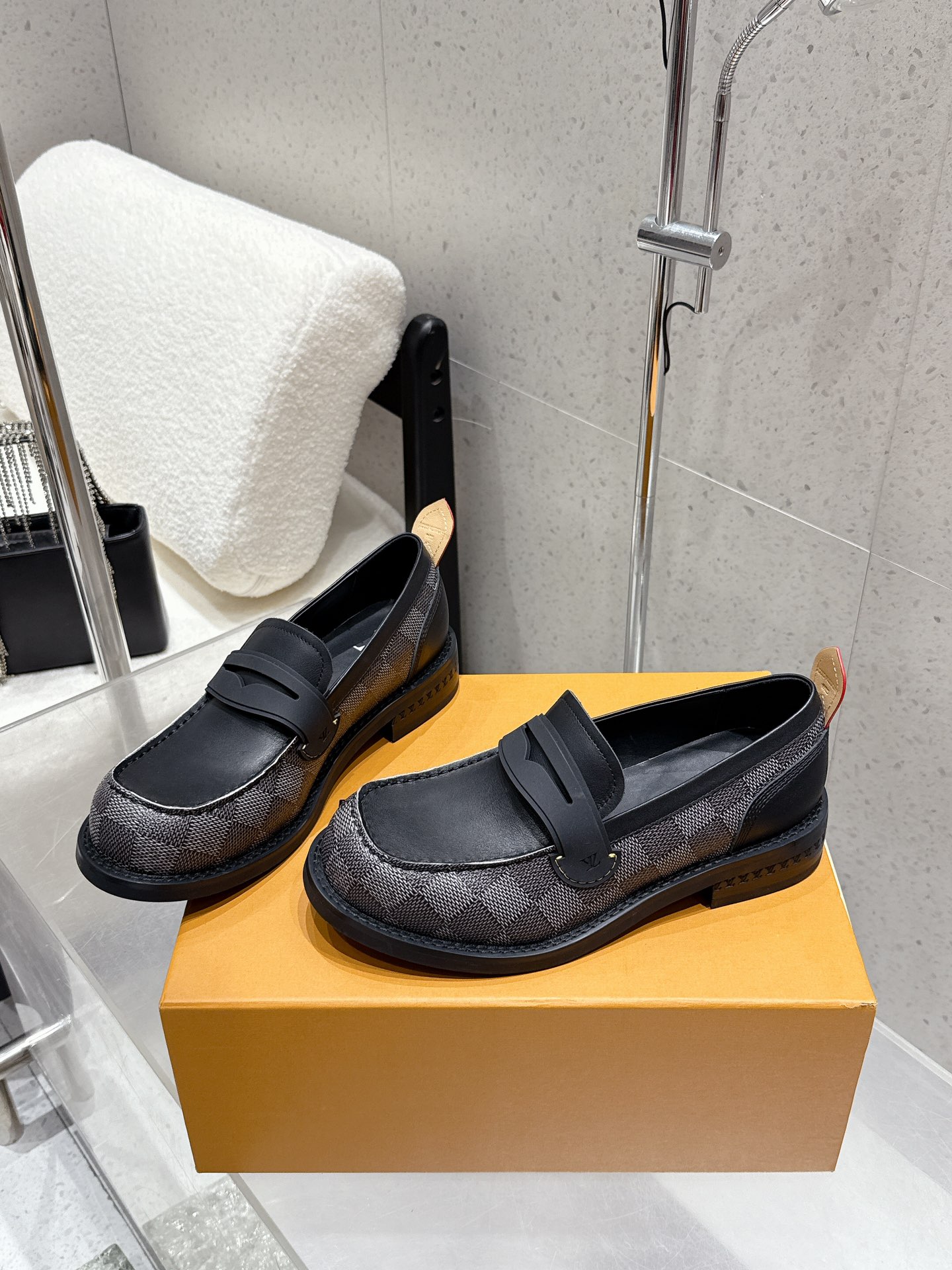 LV women's leather shoes-45