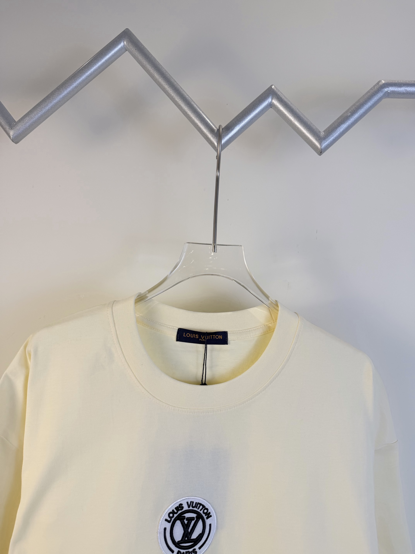LV clothing-115