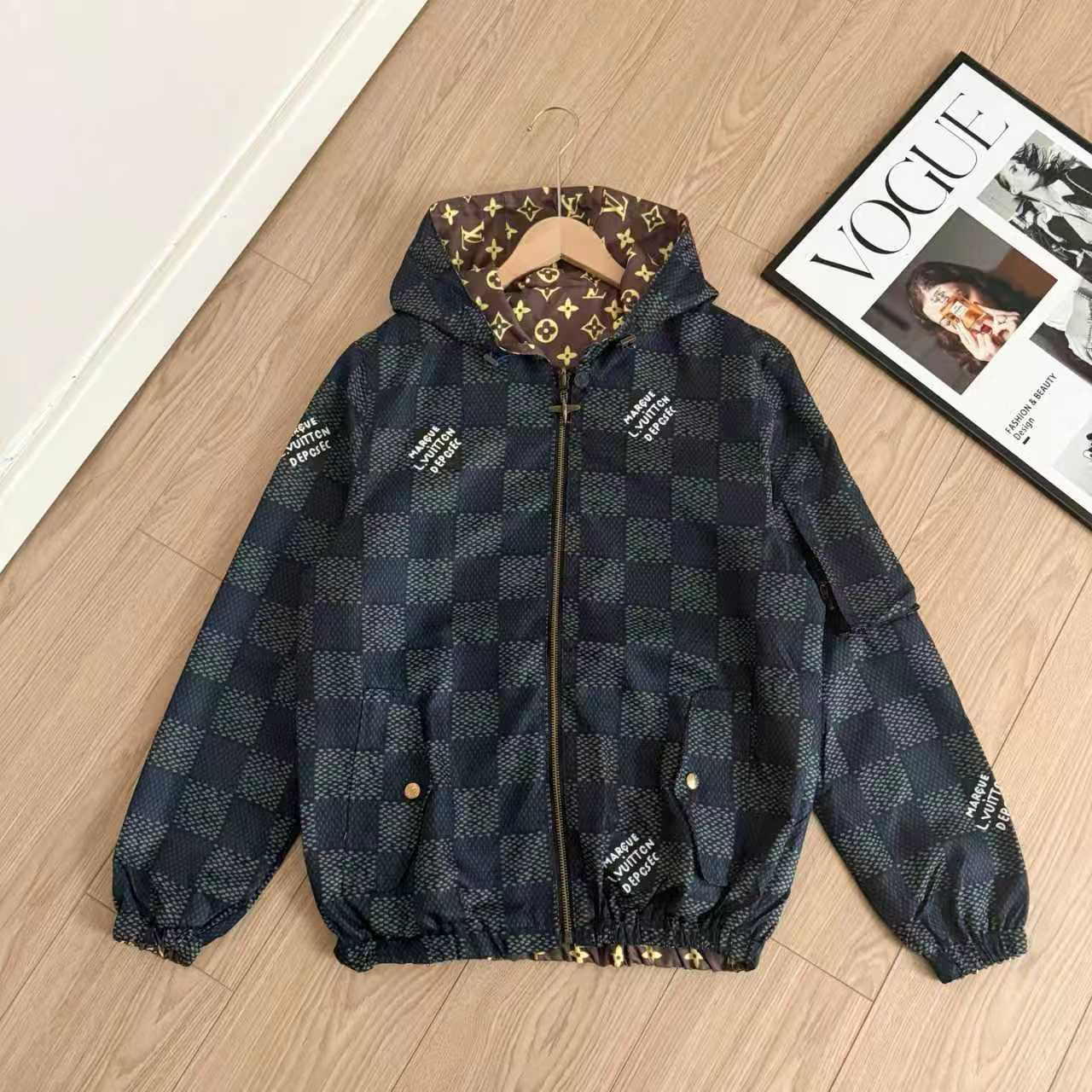 LV Clothing-340