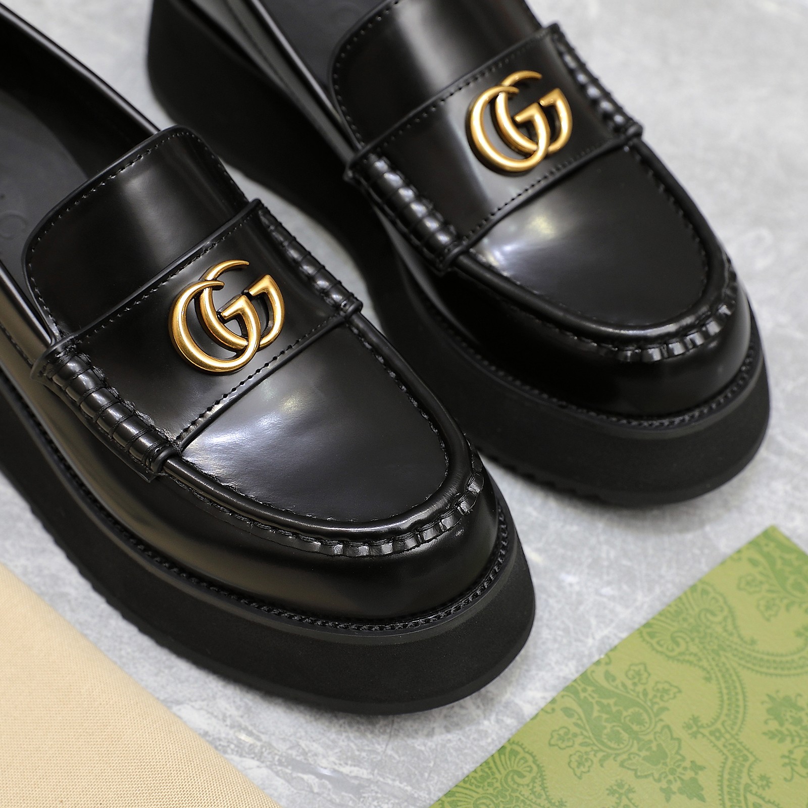 Gucci women's leather shoes-36