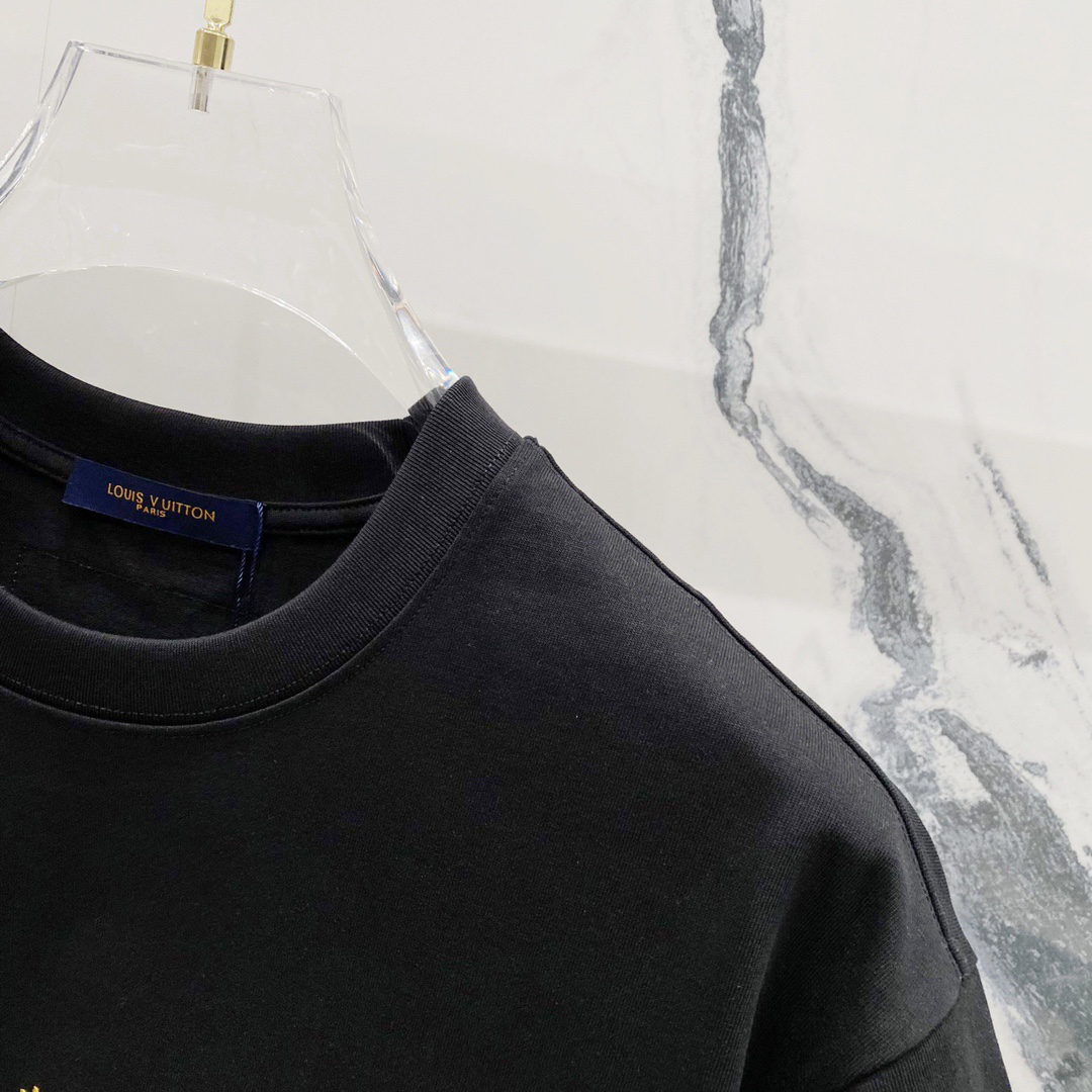 LV clothing-112