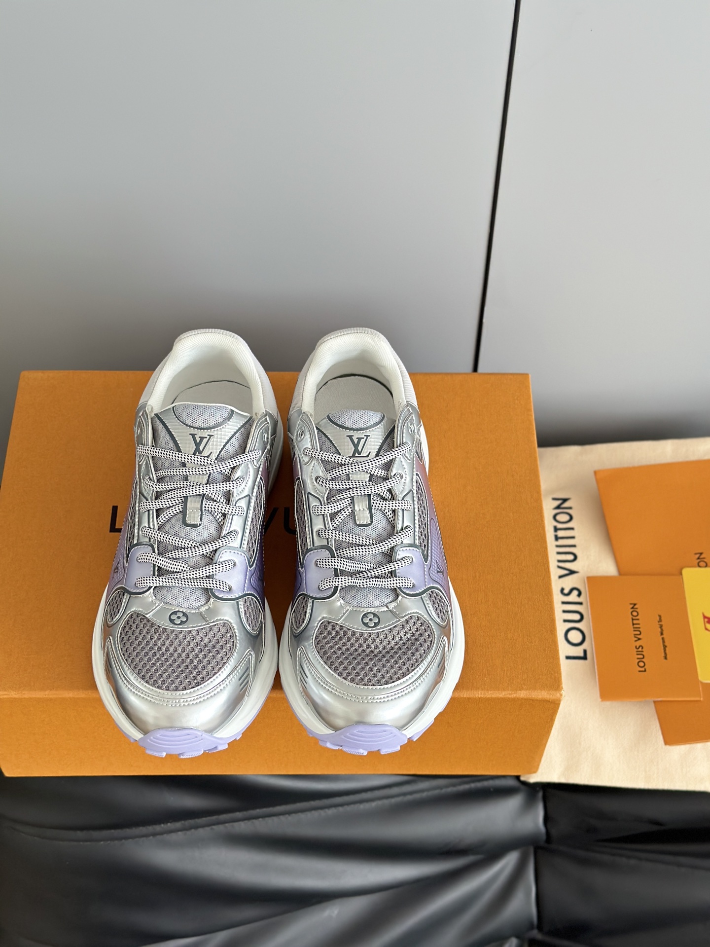 Lv Sneakers-210