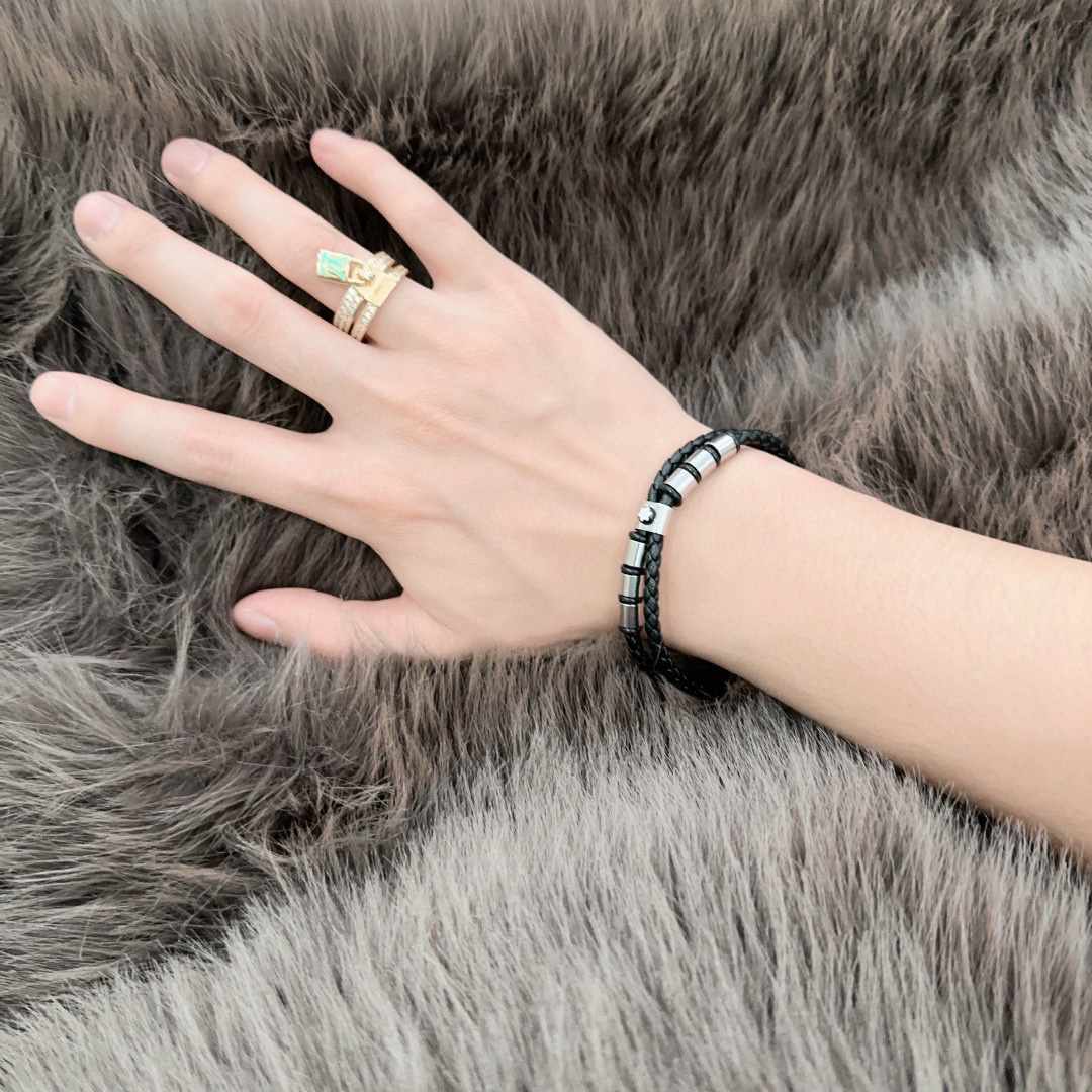 LV ring-83