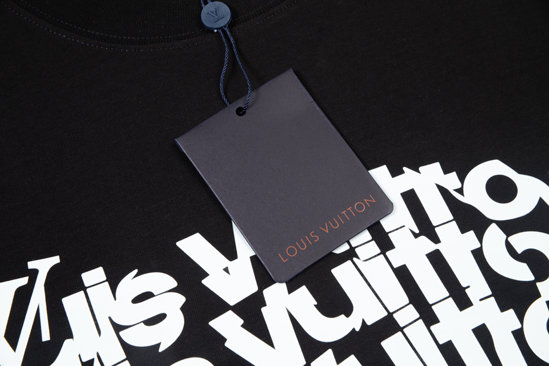LV clothing-119