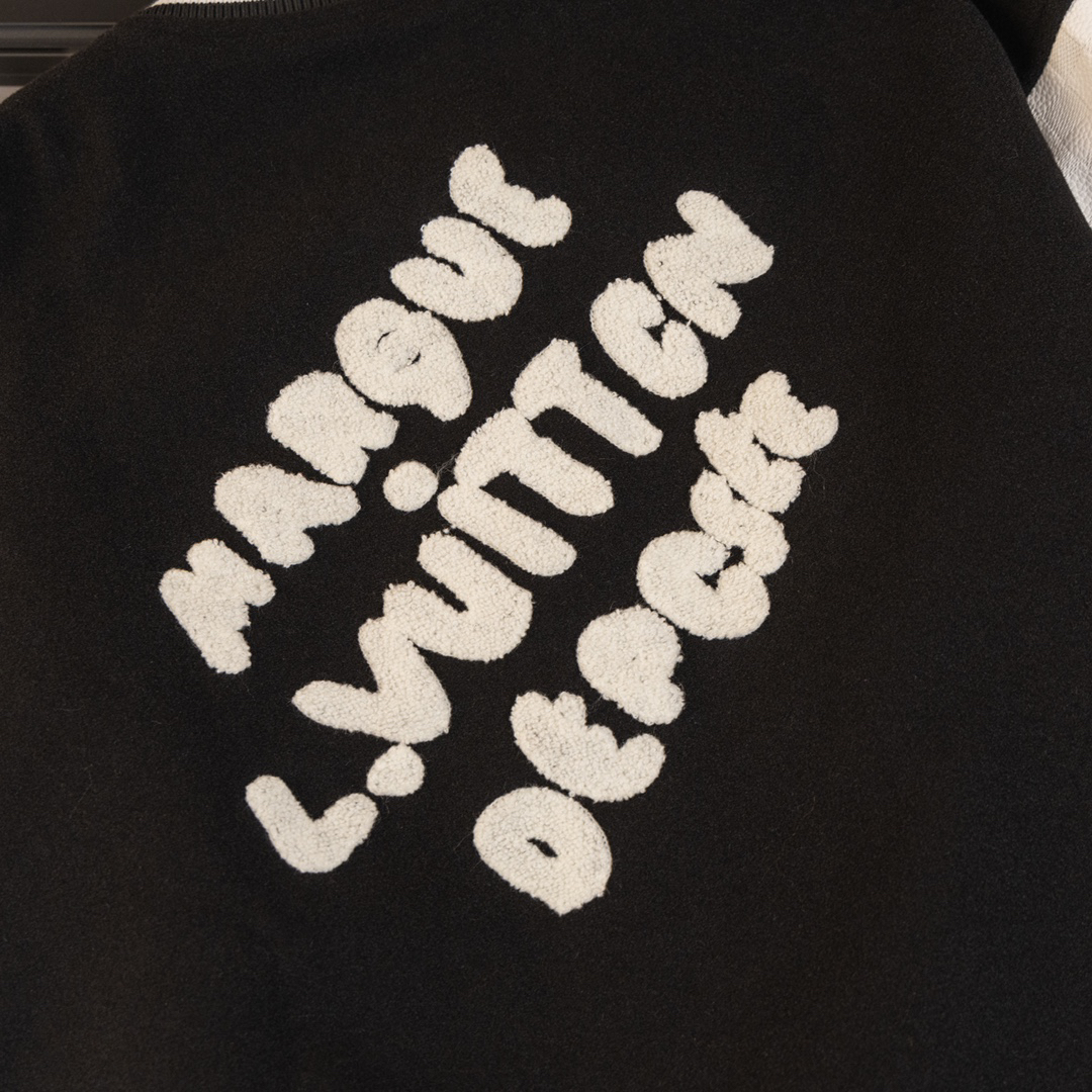 LV Clothing-314