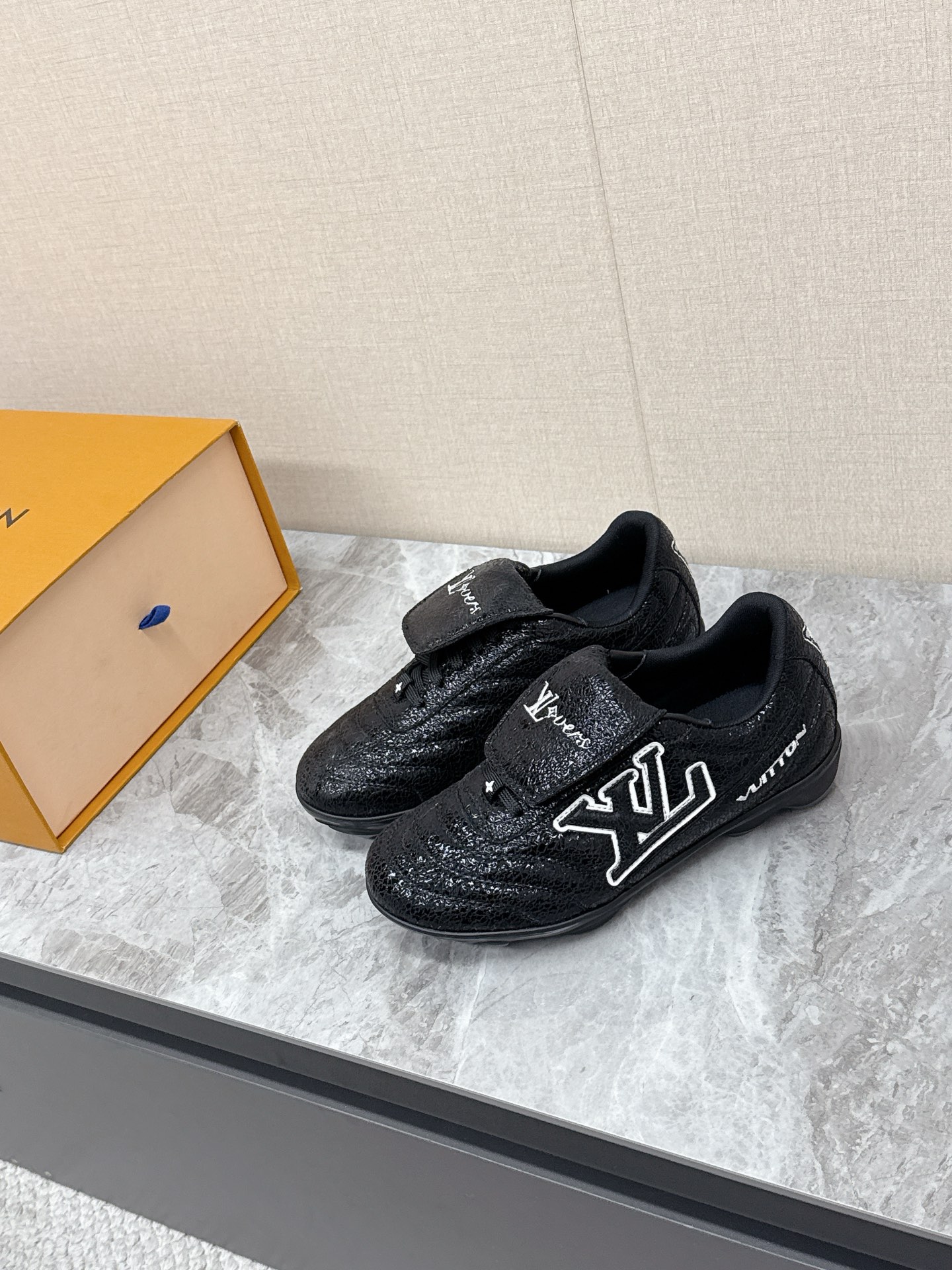 Lv Sneakers-236