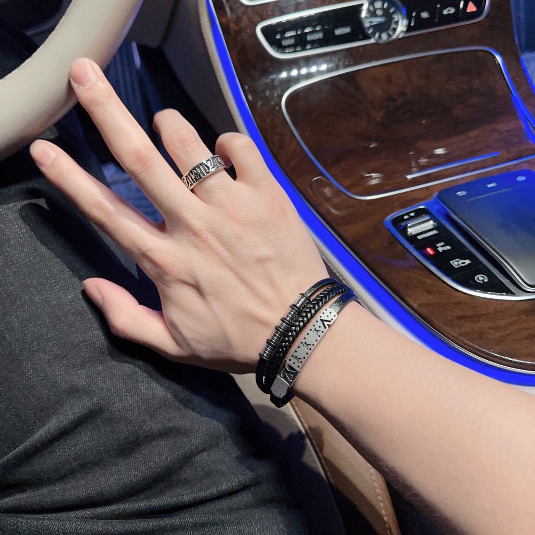 LV ring-69