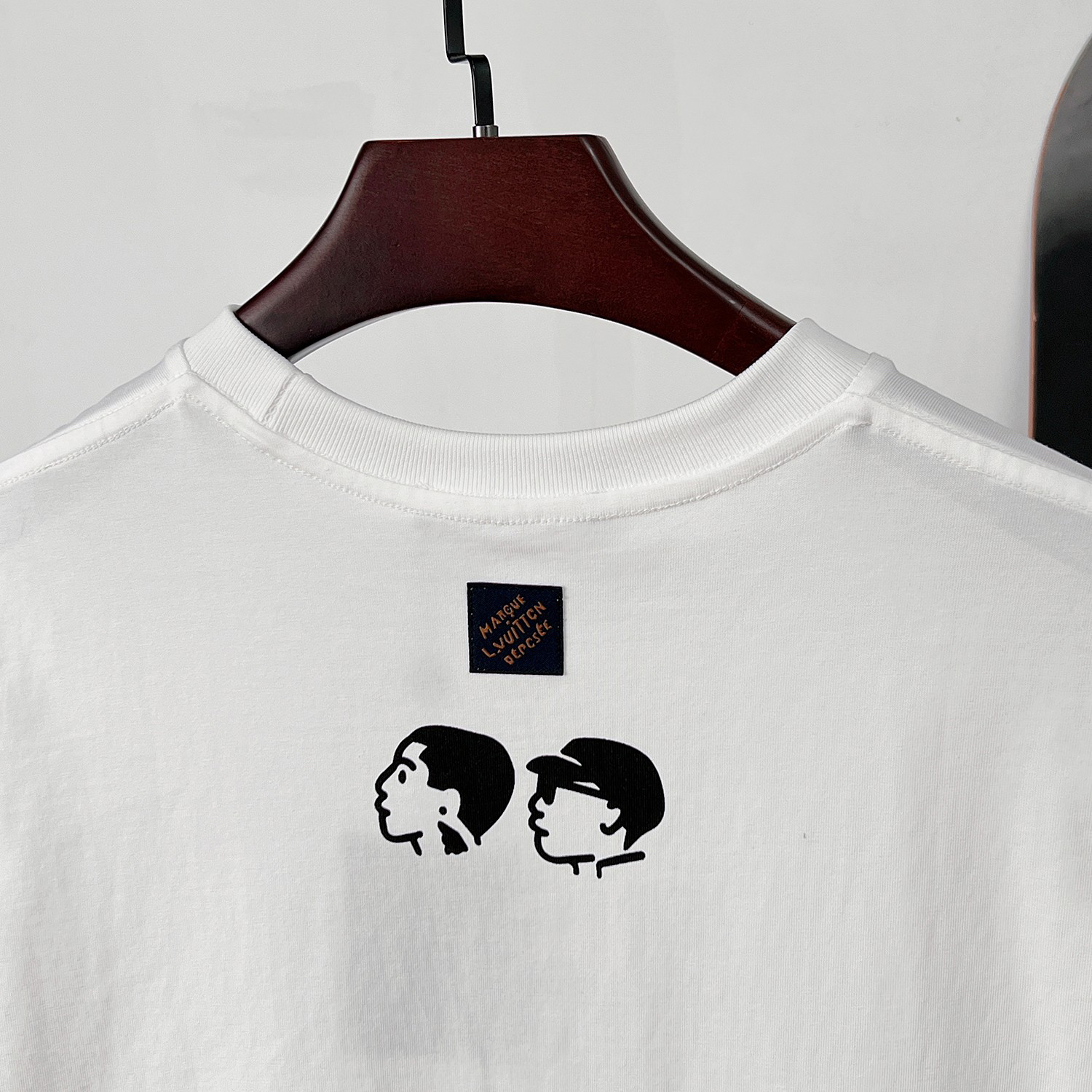 LV clothing-159