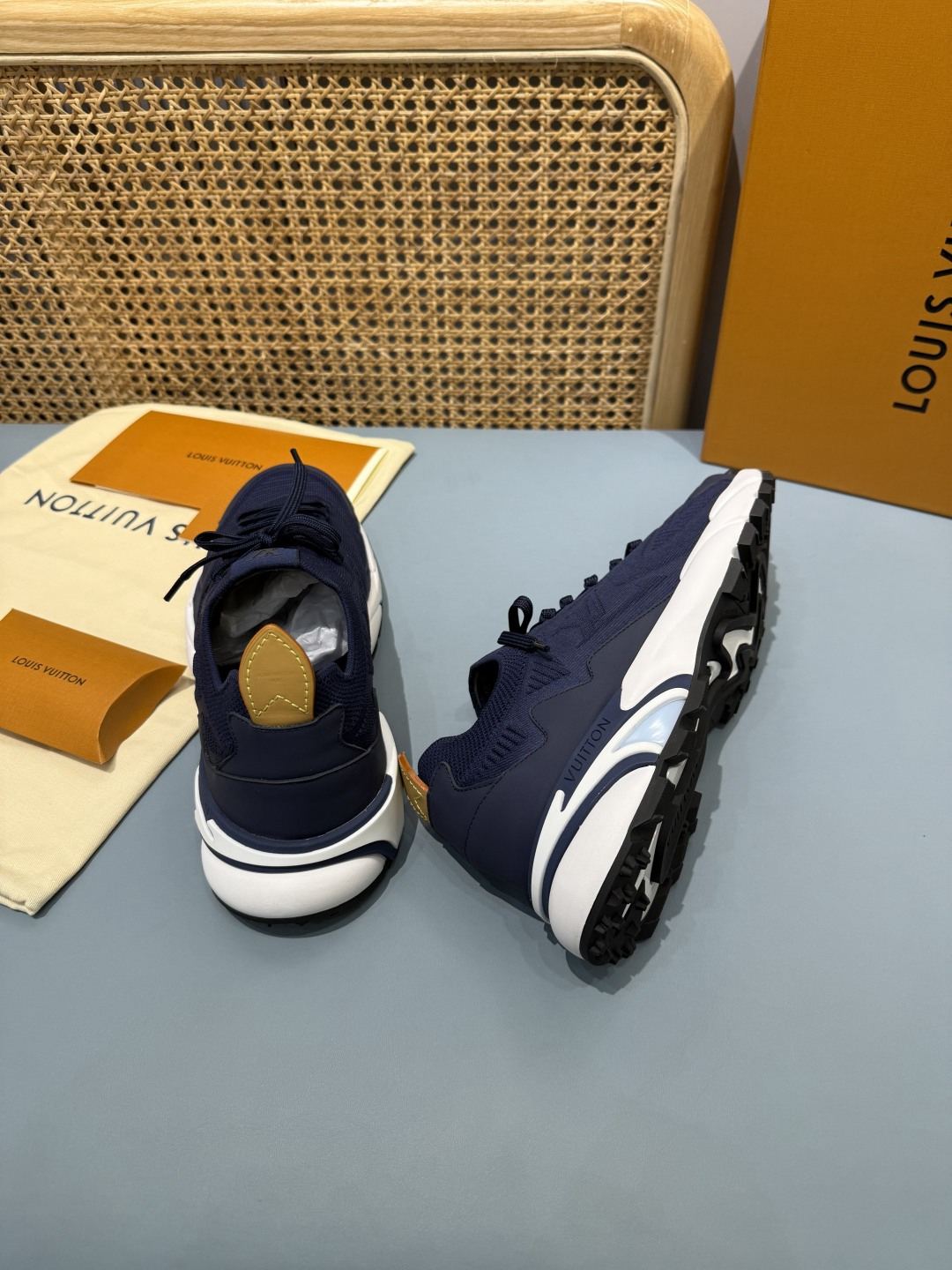 Lv Sneakers-192