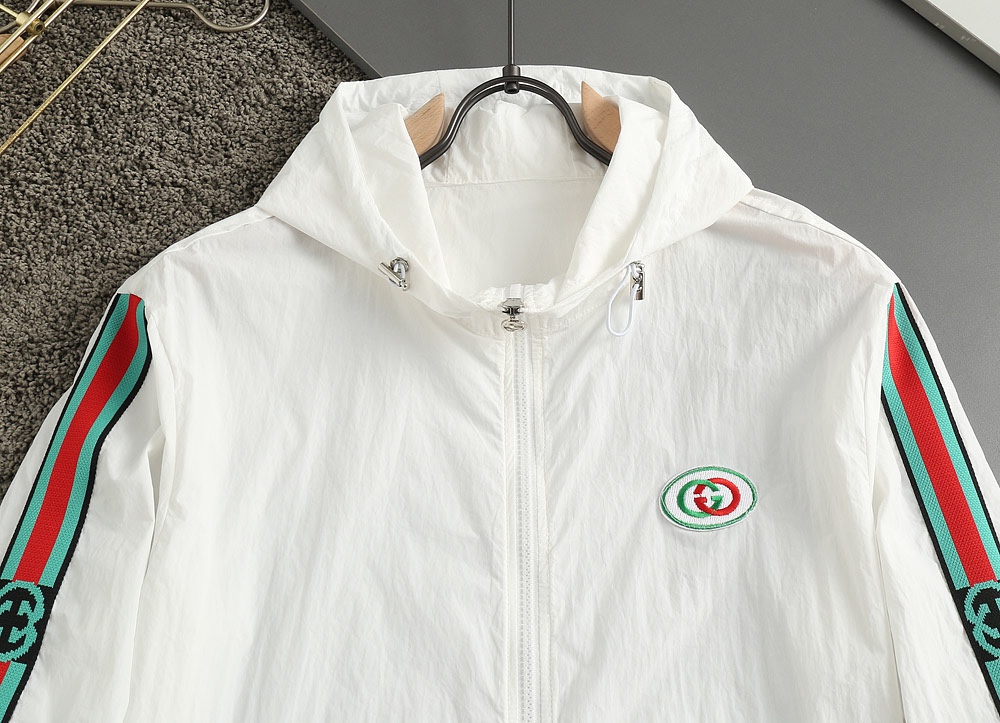 Gucci Clothing-323