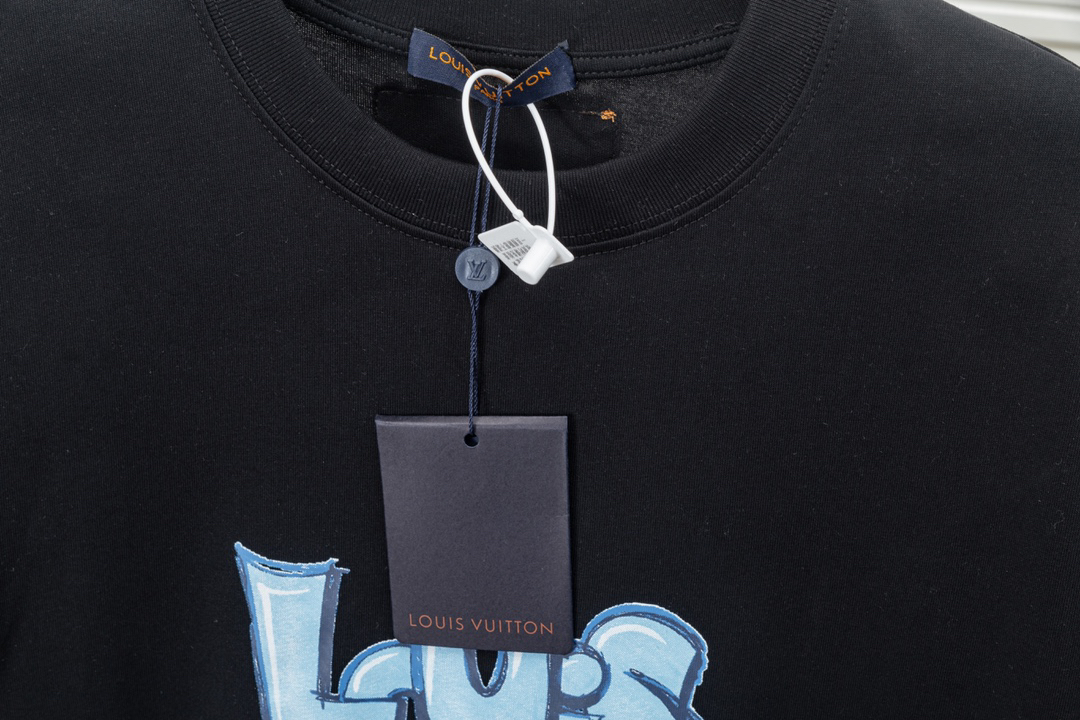 LV clothing-114