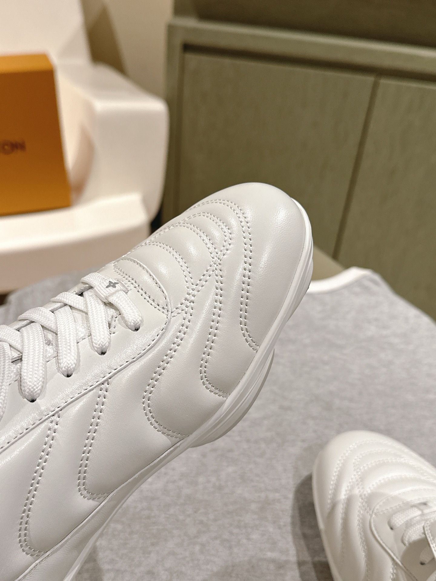 Lv Sneakers-238