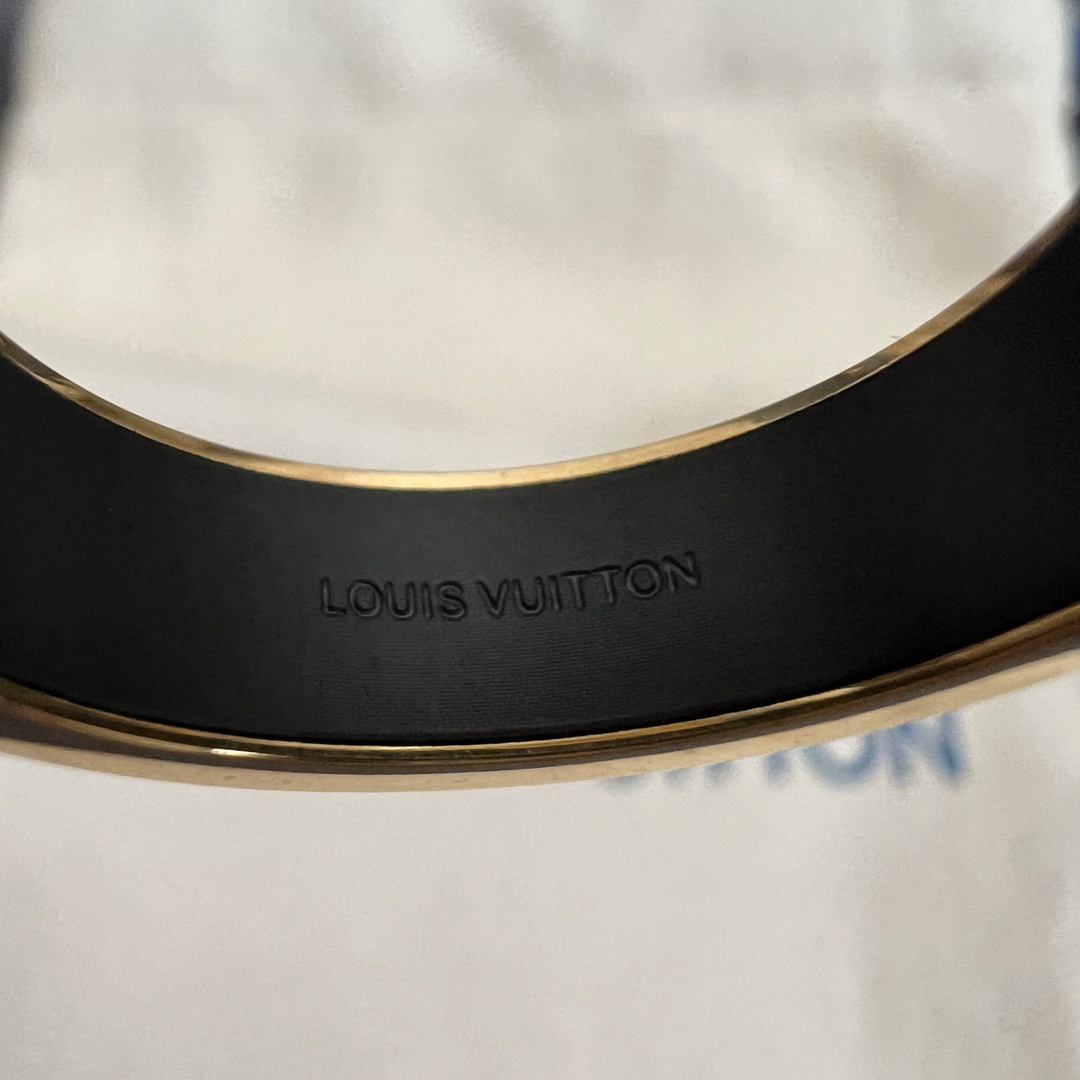 LV ring-76