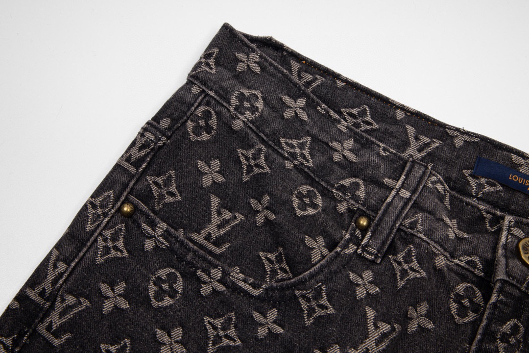 LV clothing-41
