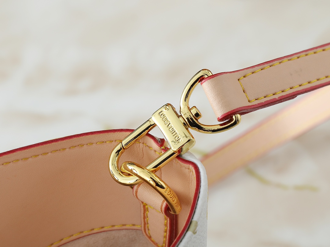 Louis Vuitton bag-203