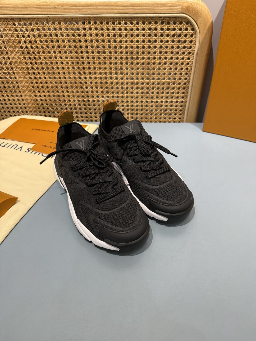 Lv Sneakers-193