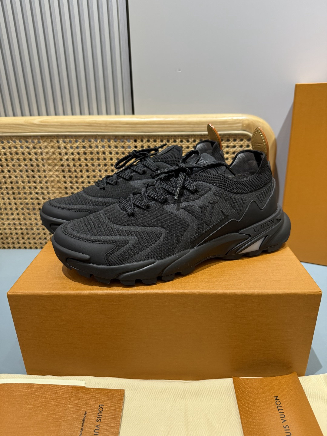 Lv Sneakers-171