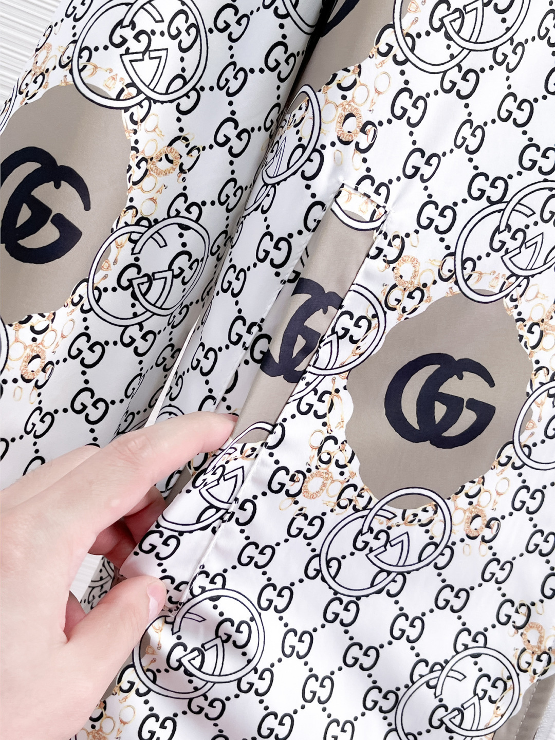 Gucci Clothing-353