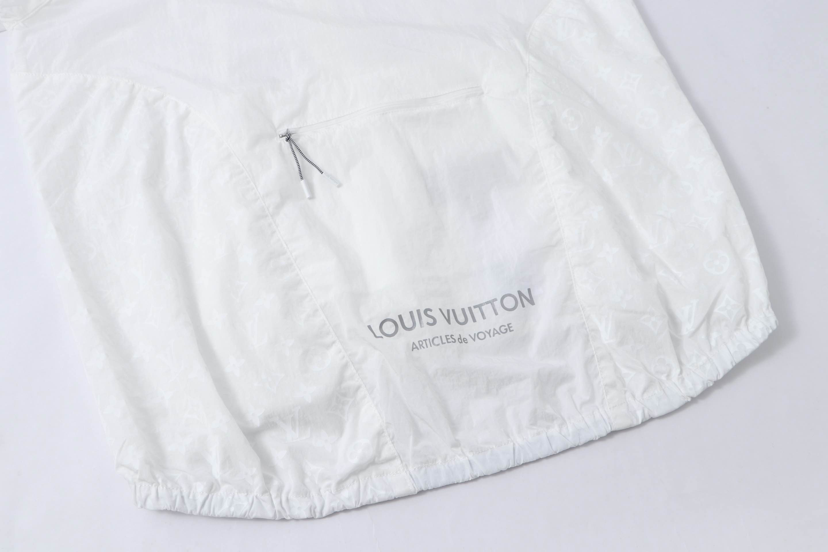 LV Clothing-345