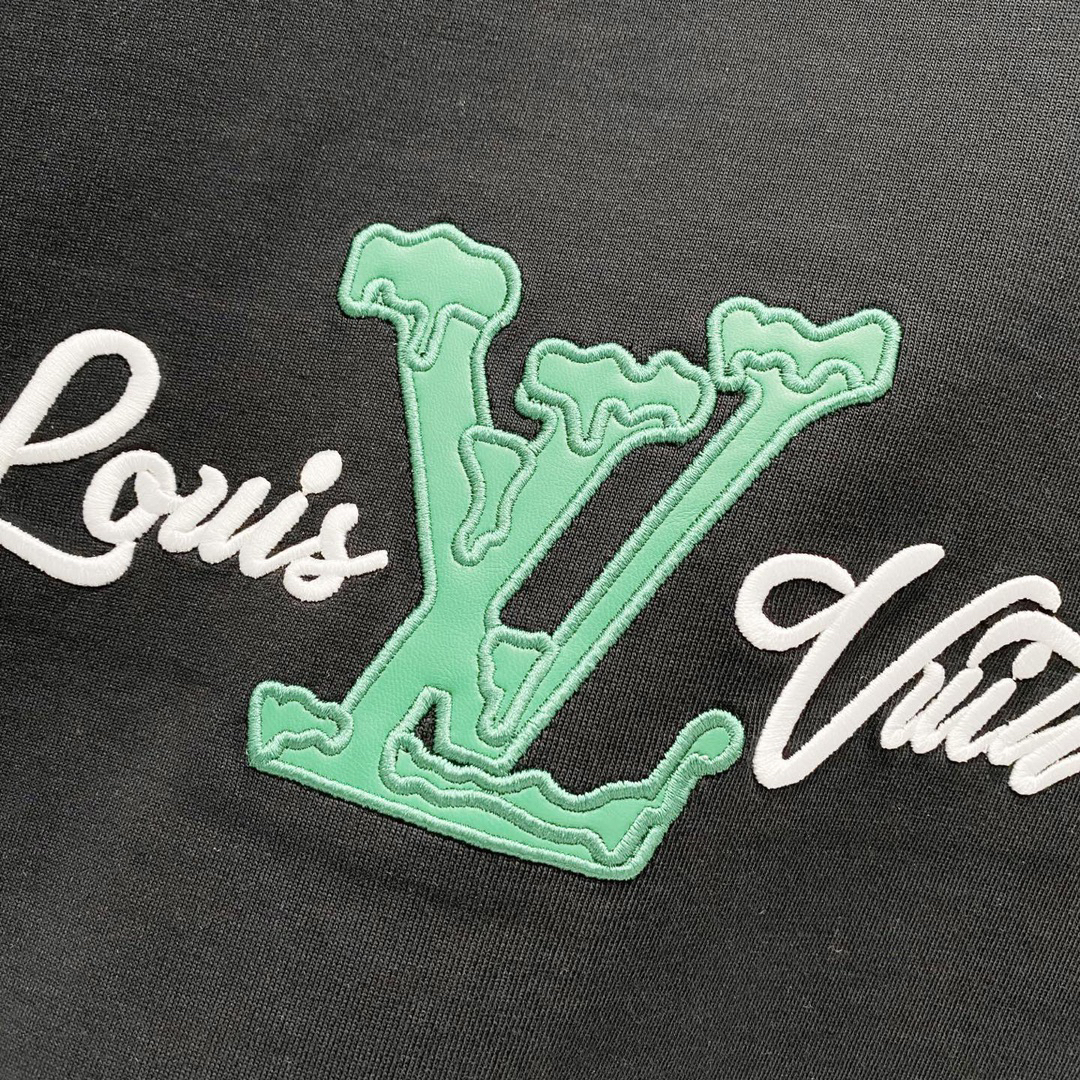 LV clothing-110