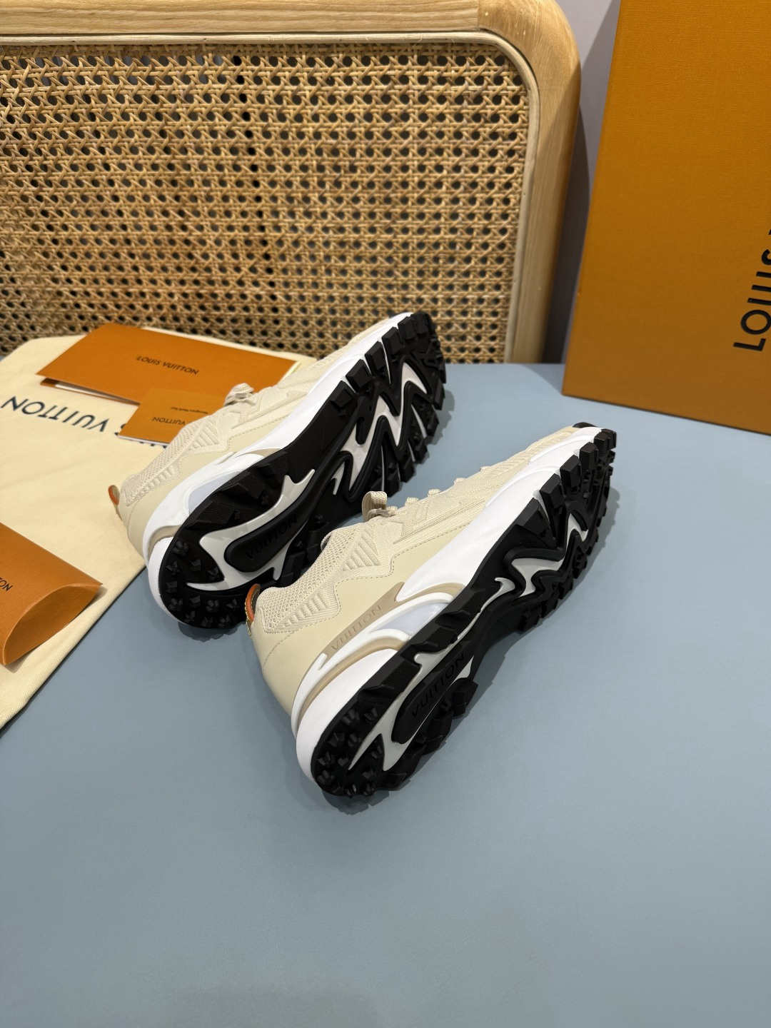 Lv Sneakers-188