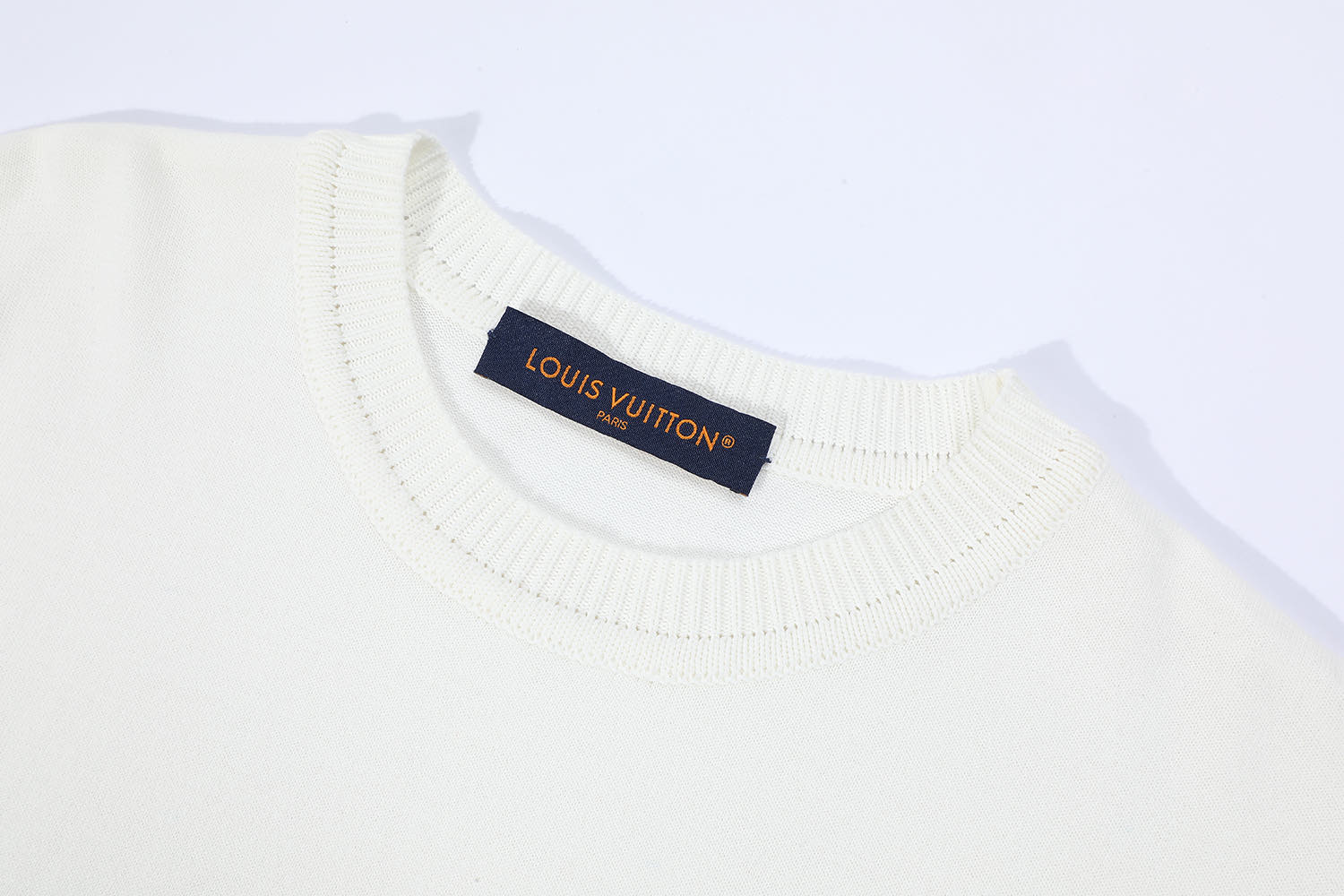 LV clothing-227