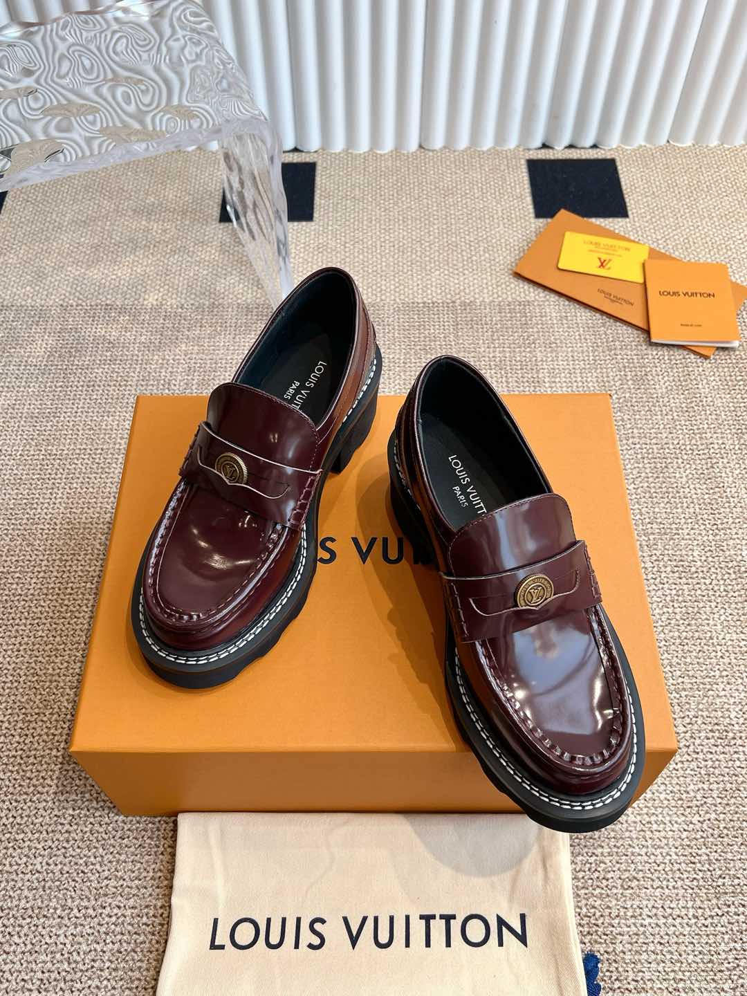 LV women's leather shoes-13