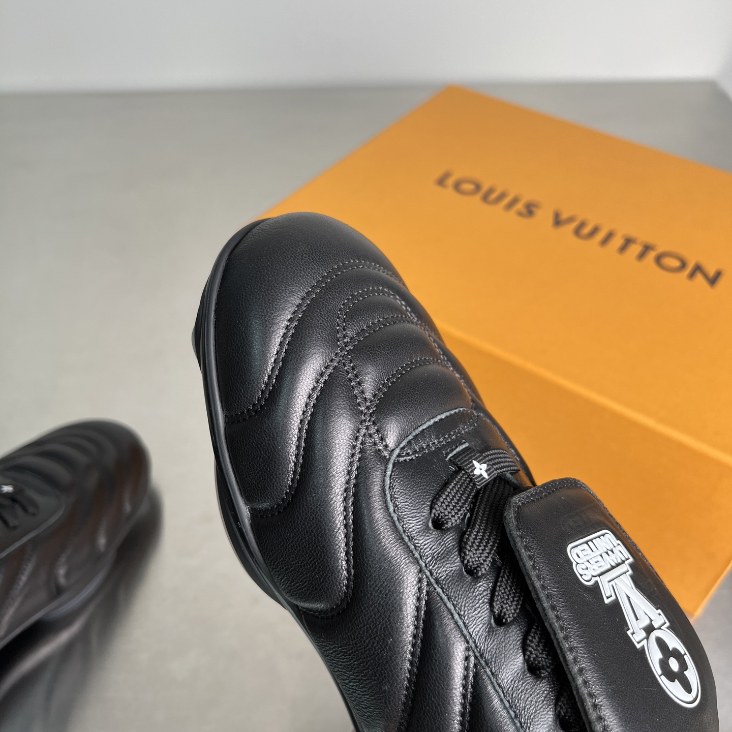 Lv Sneakers-241