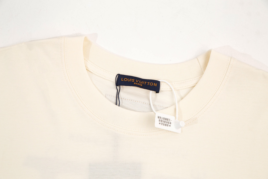 LV clothing-134