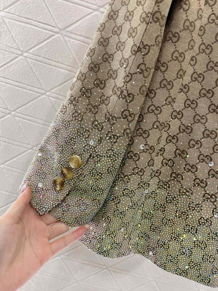 Gucci Clothing-358