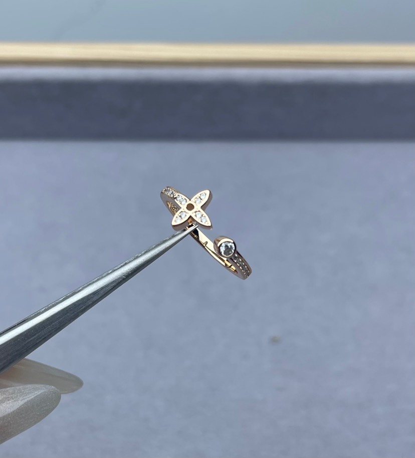 LV ring-48