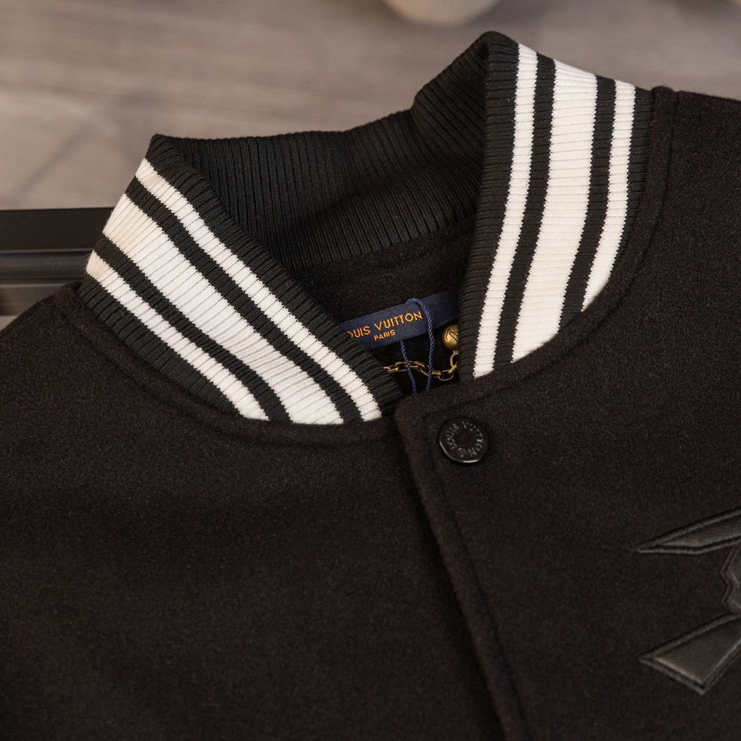 LV Clothing-311