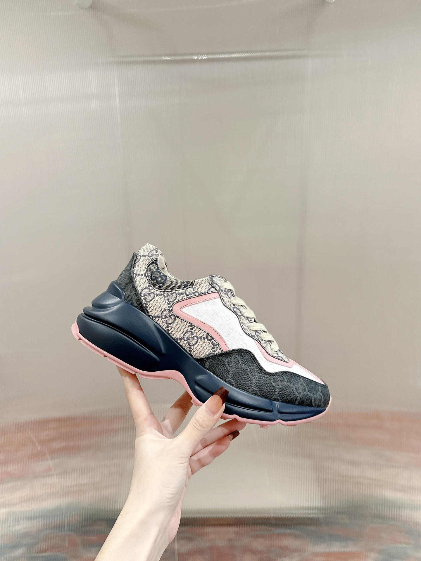 Gucci Sneakers-243