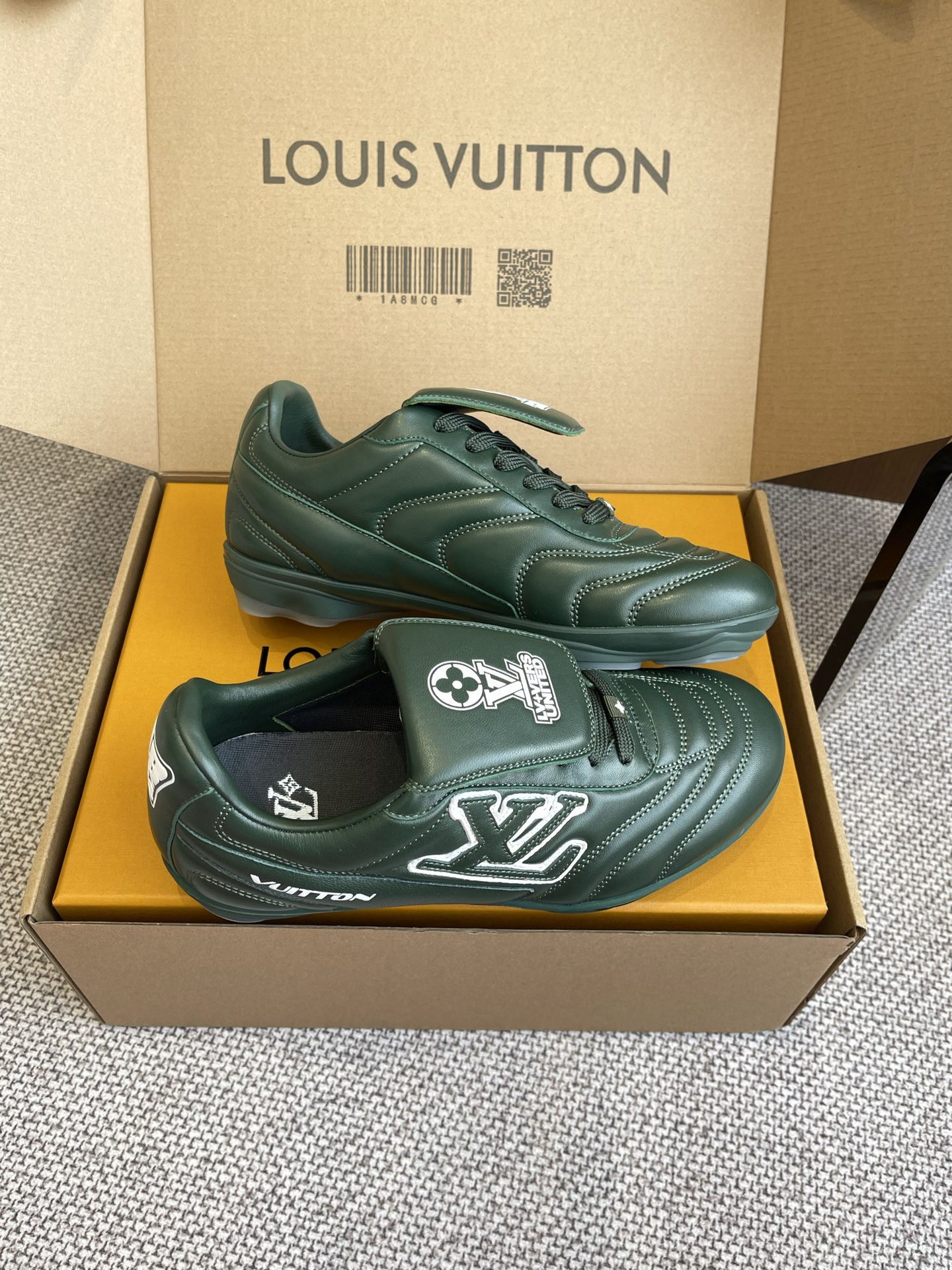 Lv Sneakers-108