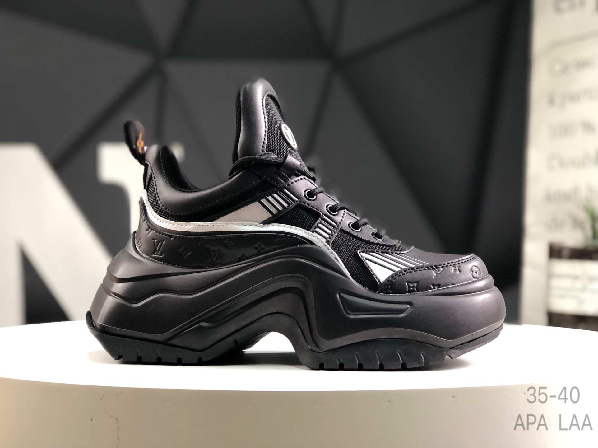 Lv Sneakers-216