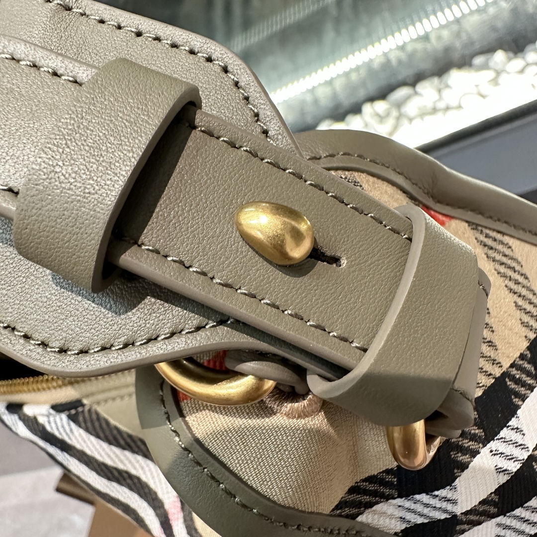 Burberry bag-137